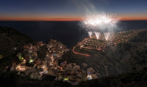 La crèche lumineuse de Mario Andreoli à Manarola, dans les Cinque Terre