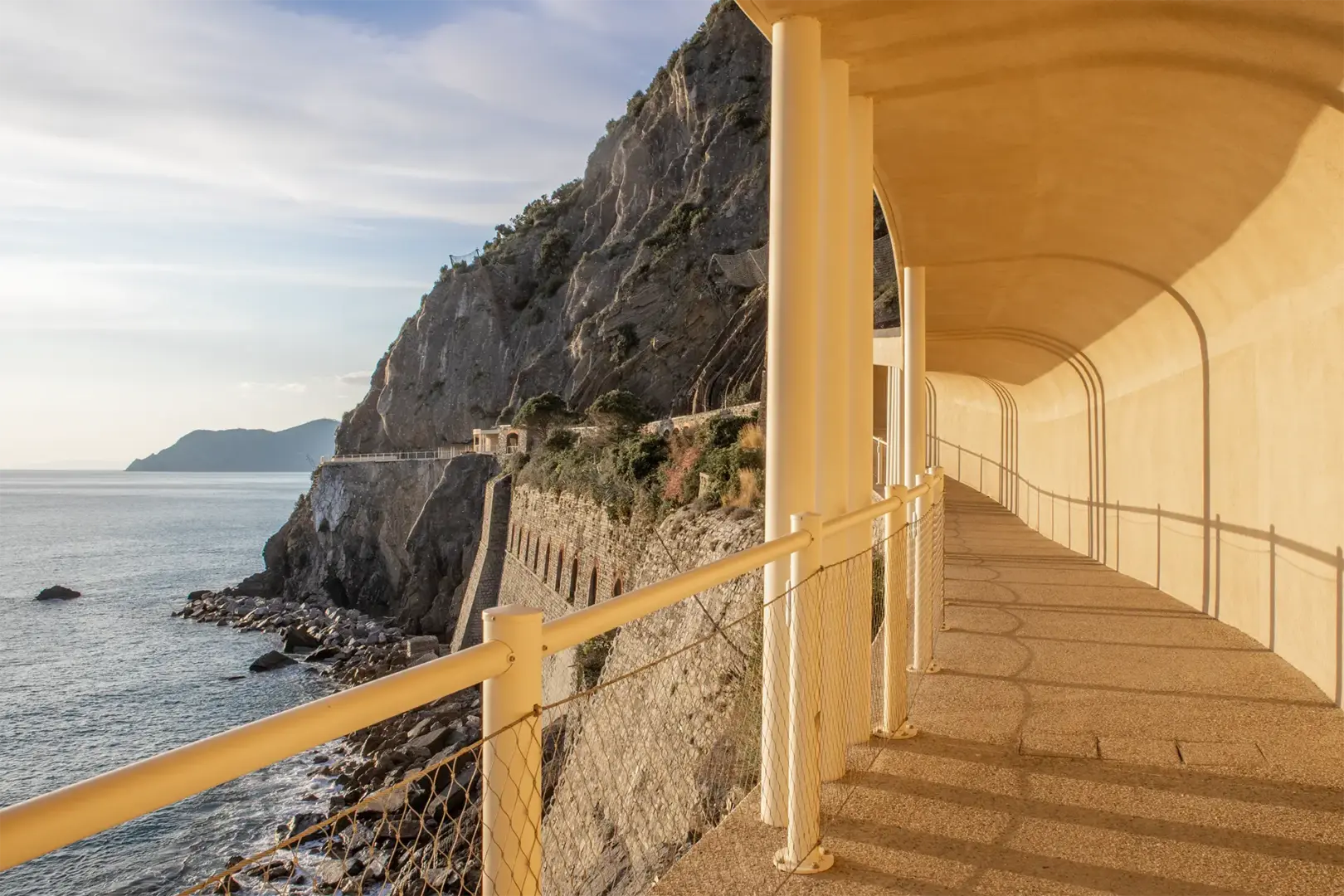 Via dell’Amore: the path suspended between Riomaggiore and Manarola 11