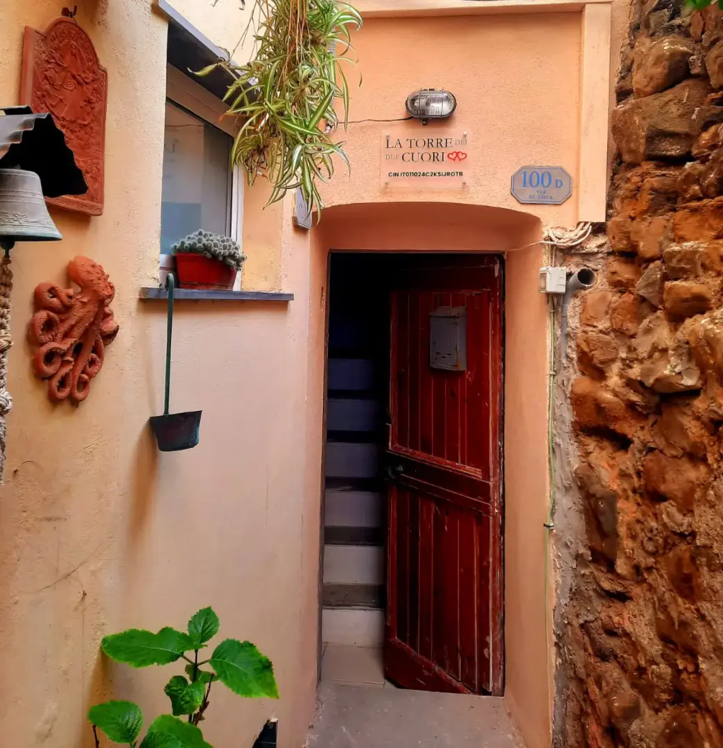 Torre Dei Due Cuori Entry 00